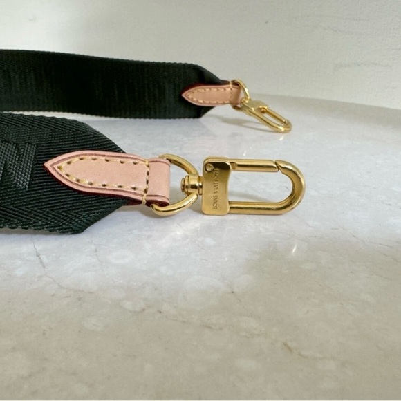 Louis Vuitton bandouliere strap with Gold Buckle - Picture 6 of 7